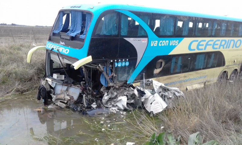�La camioneta se desvi� y el chofer del micro evit� un desastre mayor�